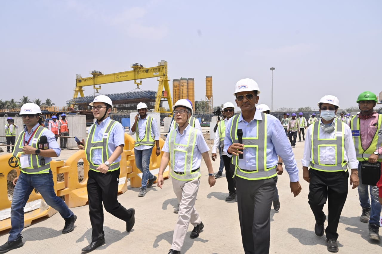 H. E Mr. Satoshi Suzuki, Ambassador of Japan to India along with Sh. Satish Agnihotri, MD, NHSRCL visited various MAHSR construction sites between Vapi and Surat in Gujarat on 12th April 2022